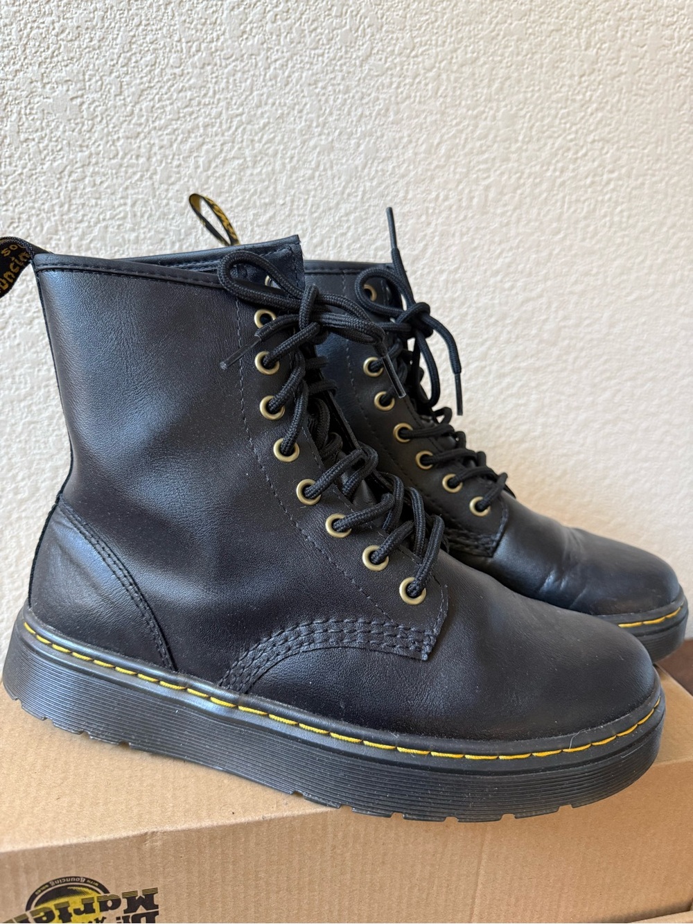 Dr. Martens Zavala Black Leather Lace Up Boots EUC Size 7
